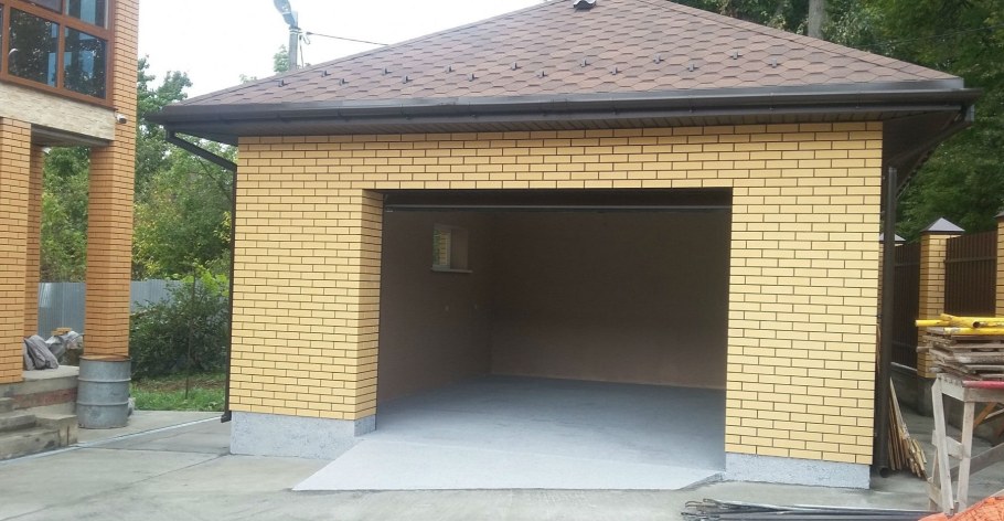 Гараж из кирпича