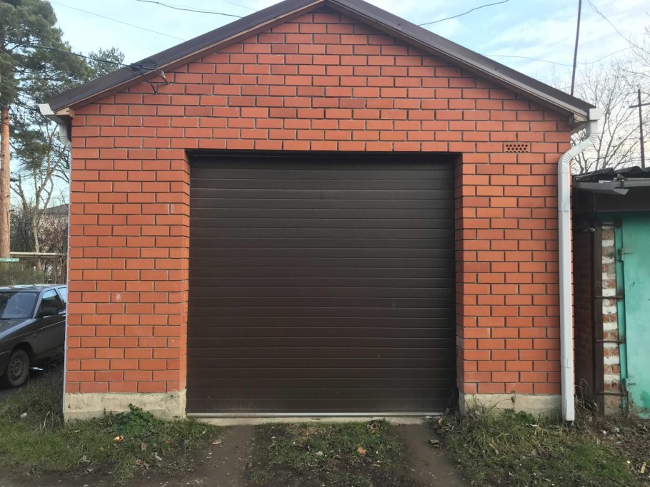 Кирпичный гараж