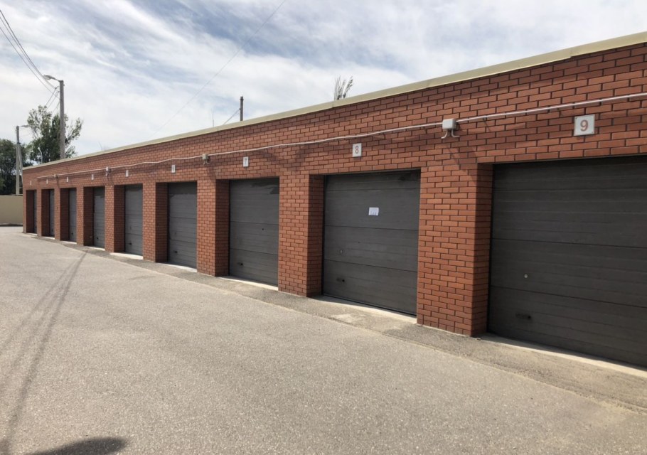 Кирпичный гараж