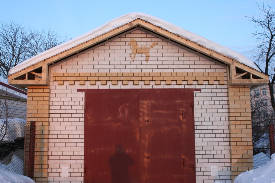 Гараж из кирпича