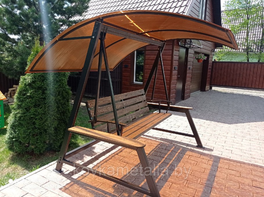 Сакура с качелями