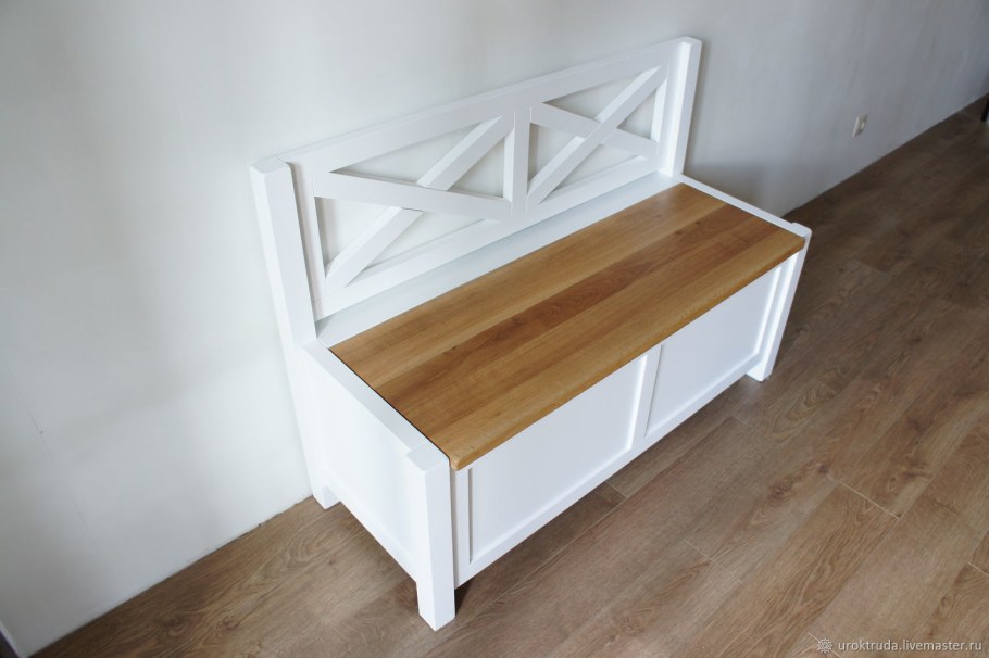 Скамейка с отделением для хранения