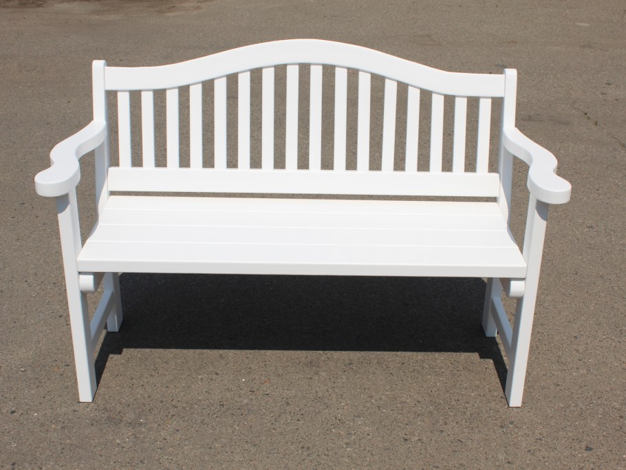 Деревянная скамейка, белая