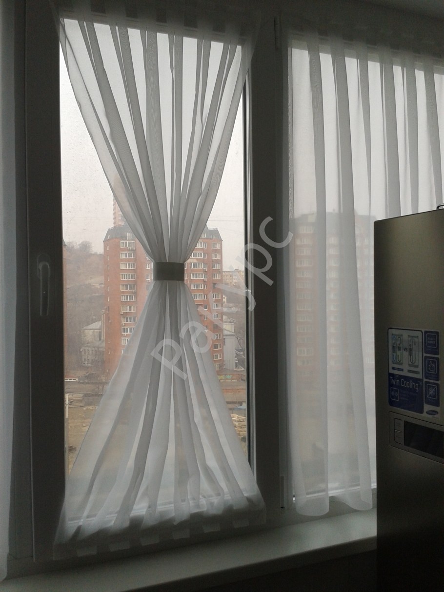 Балкон стеклянный с тюлем