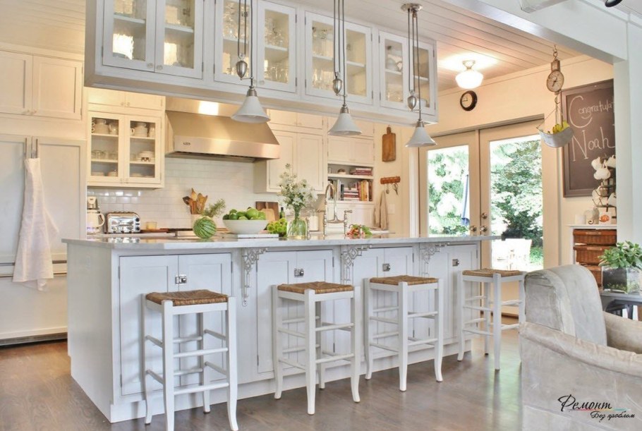 Кухня с островом в прованском стиле