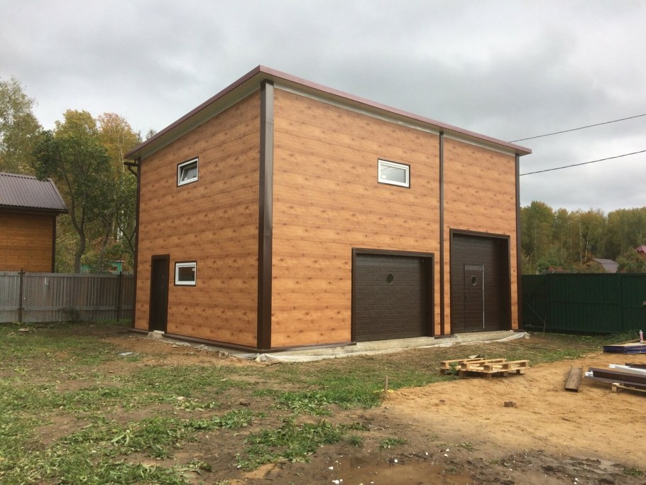 Двухэтажный гараж из сэндвич