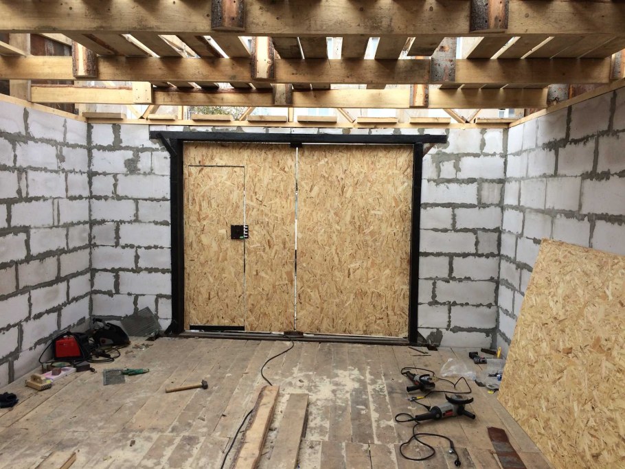 Гараж из пеноблоков