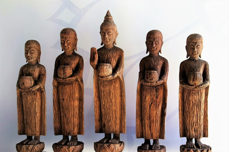 Старинная деревянная скульптура