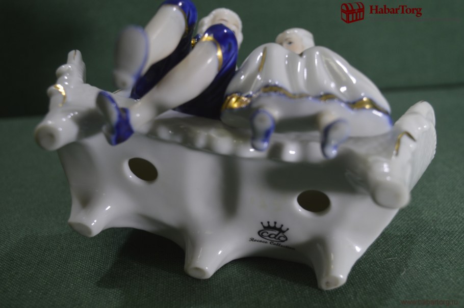 Фарфоровая статуэтка Галант зайчик на корзинке