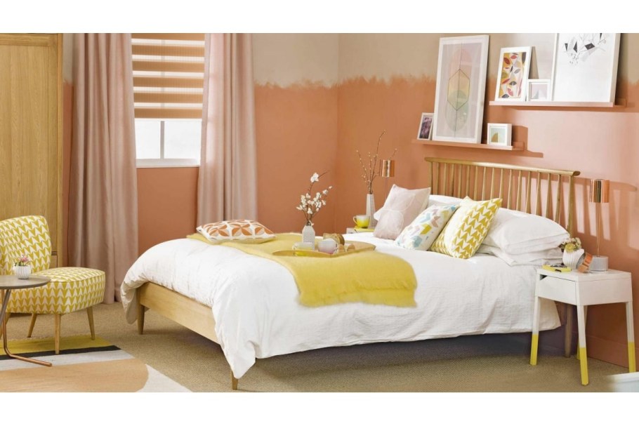 Спальня в персиковом цвете