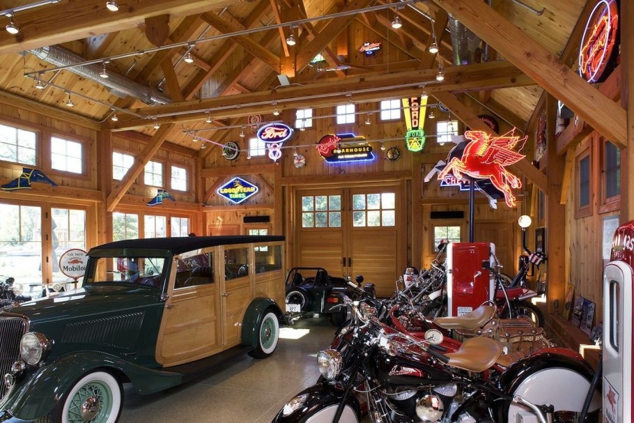 Интерьер гаража под старину