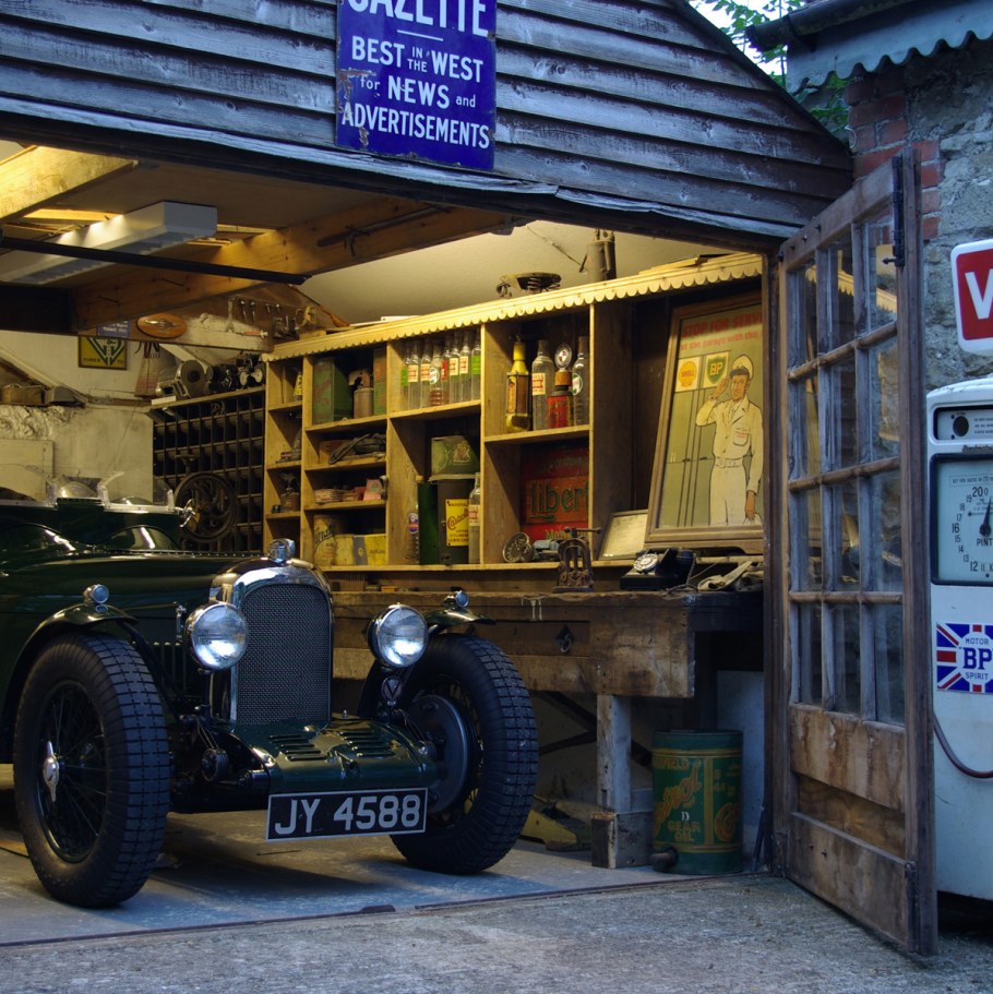 Гараж в стиле ретро