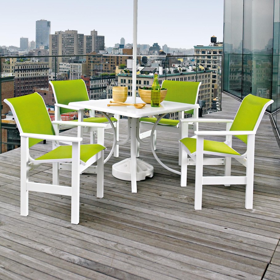 Стол пластиковый для балкона