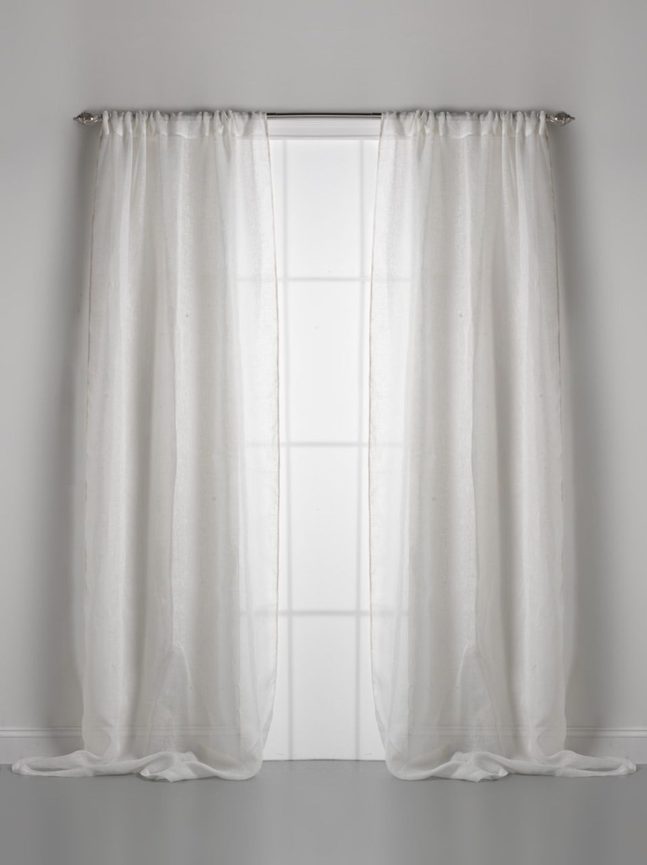 Белые льняные шторы в интерьере