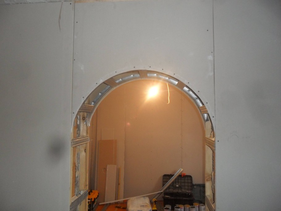 Каркас в арочном проеме