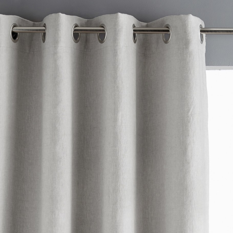 Штора в ванную на люверсах клипсах