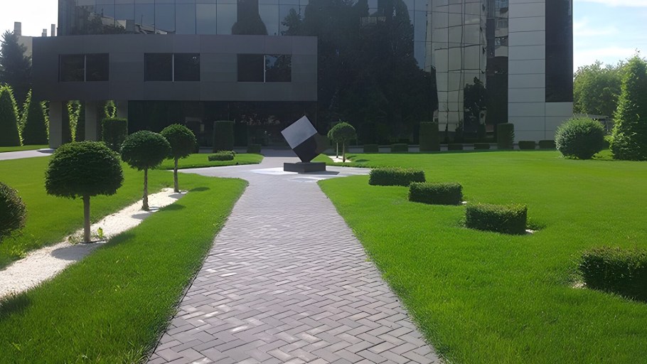 Ландшафт перед офисом