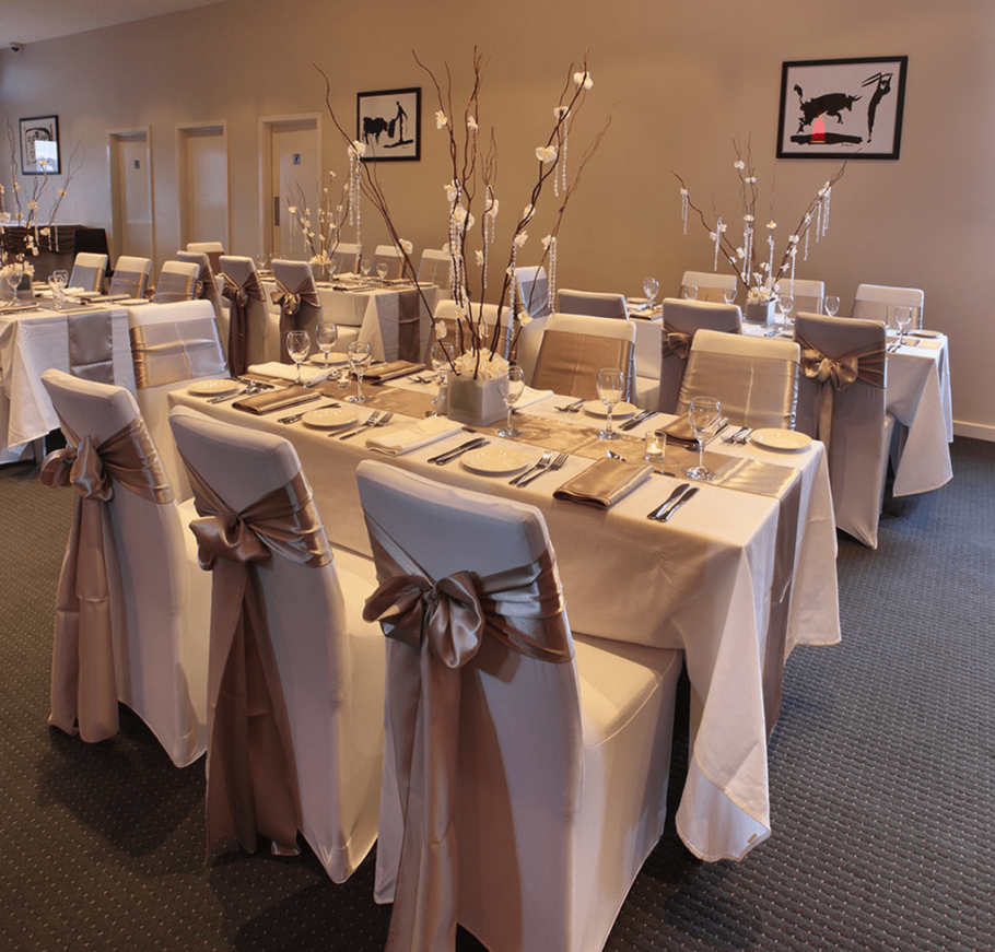 Квадратные столы на свадьбе