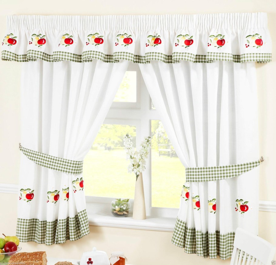 Шторы на кухню короткие