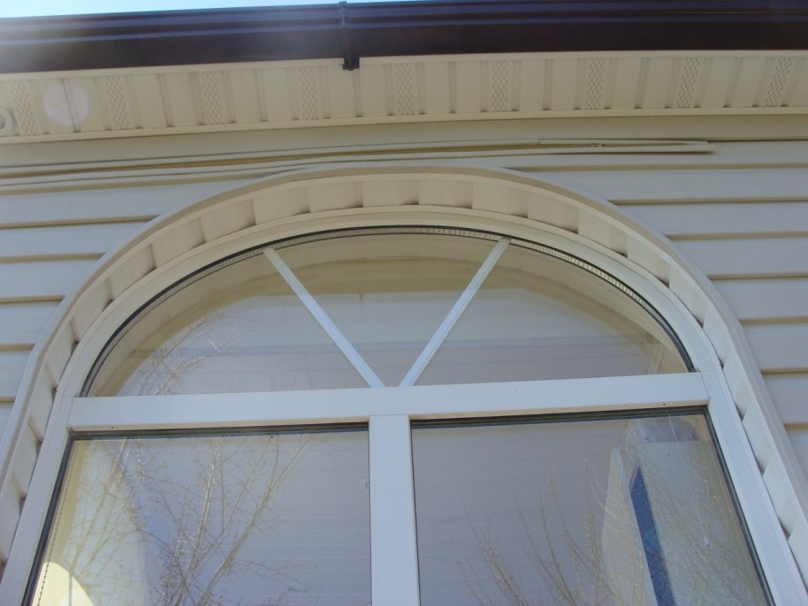Обрамление арочного окна