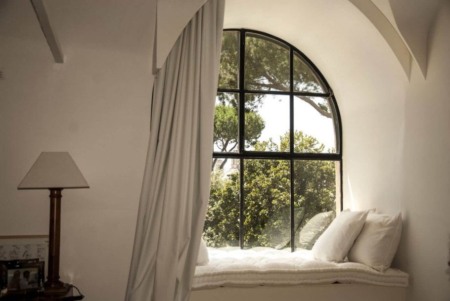 Интерьер арочные окна 2022