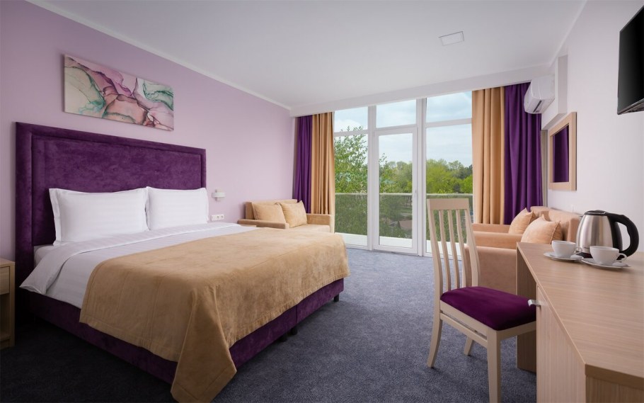 Взрослая анимация в отеле fioleto