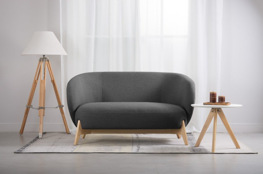 Диван тилар