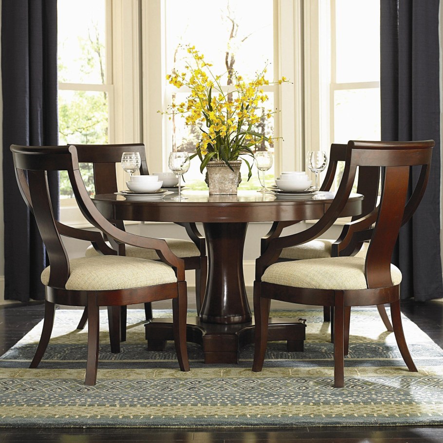 Обеденный стол Barnes Round Dining Table
