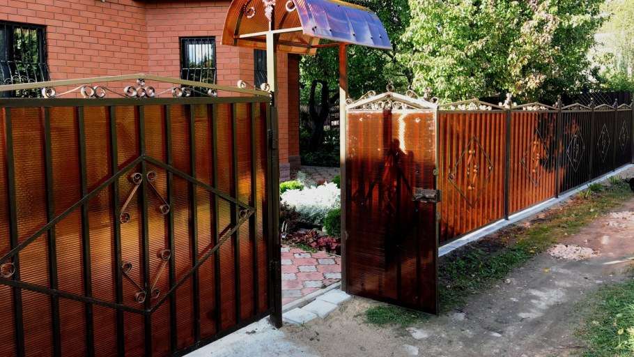 Ограждение с поликарбонатом