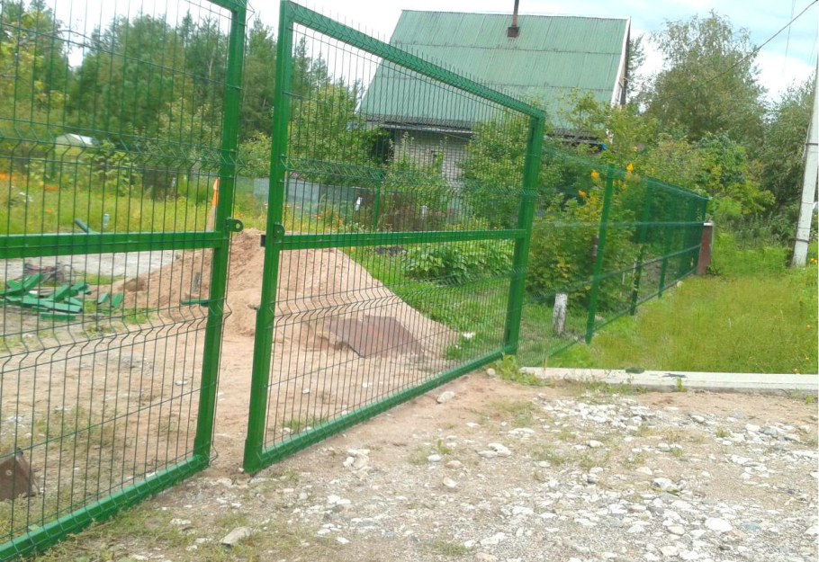 Забор из 3d панелей на даче