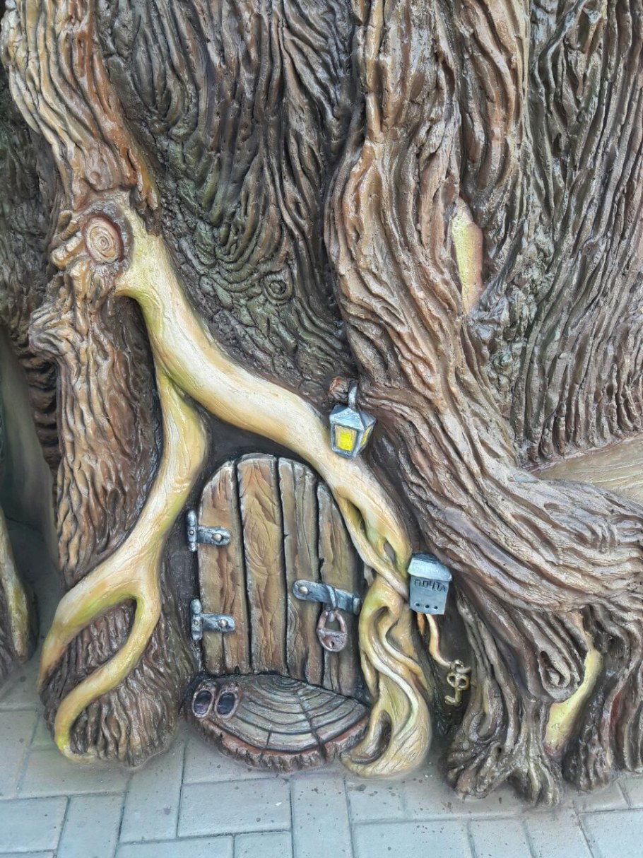 Дерево из бетона