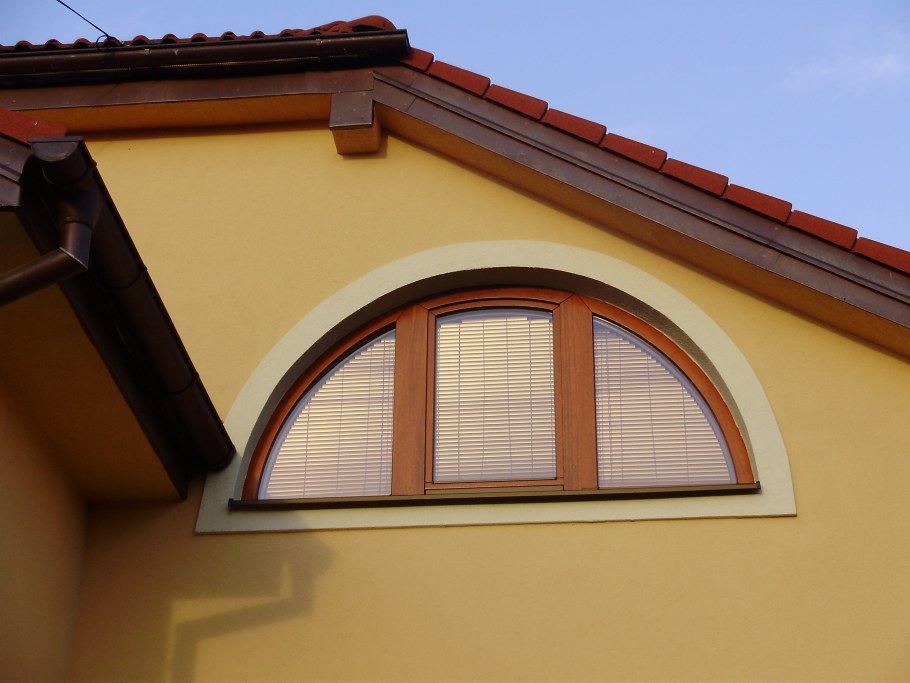 Полукруглое окно