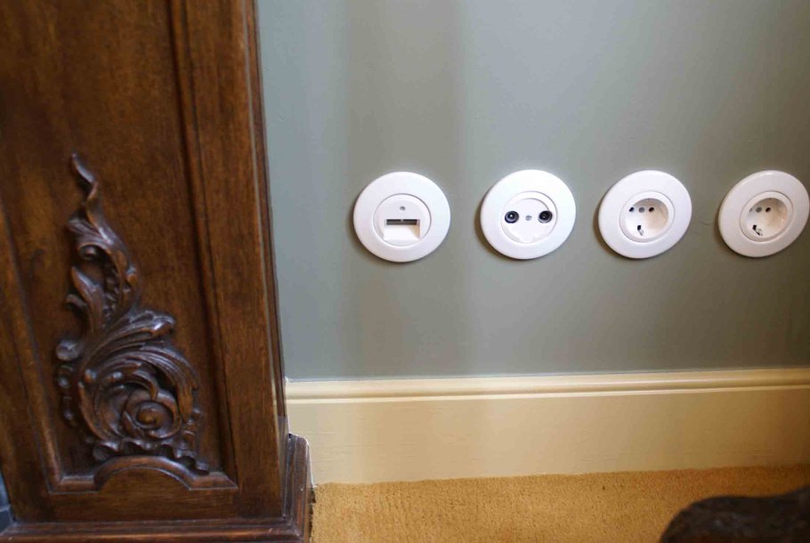 Розетки и выключатели