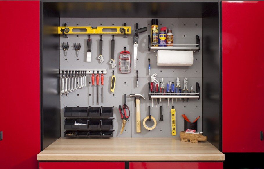 Верстак с инструментами