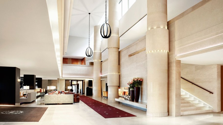 Центрическая композиция в гостинице