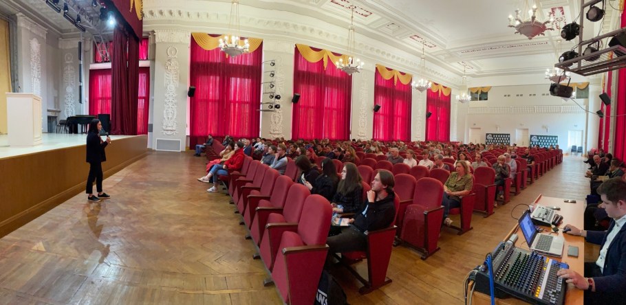 Актовый зал института связи