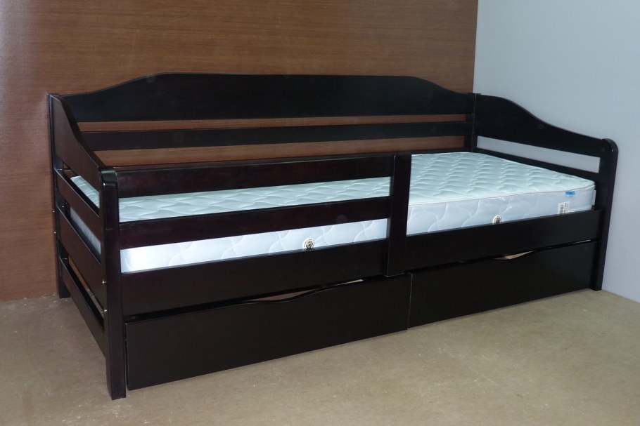 Детская кроватка венге с бортиками