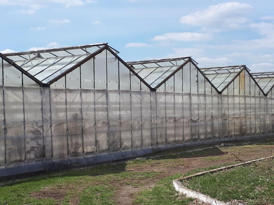 Круглогодичная теплица антрацит