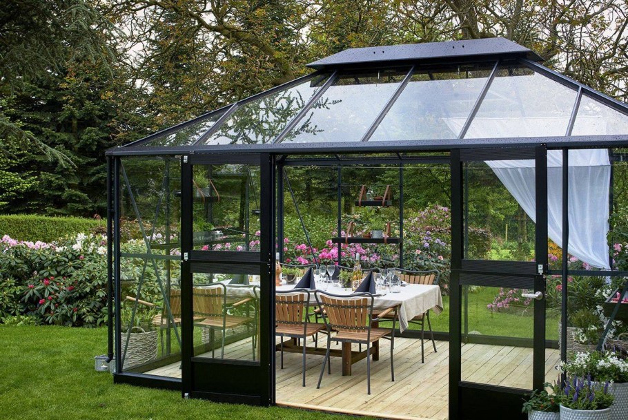 Стеклянная беседка