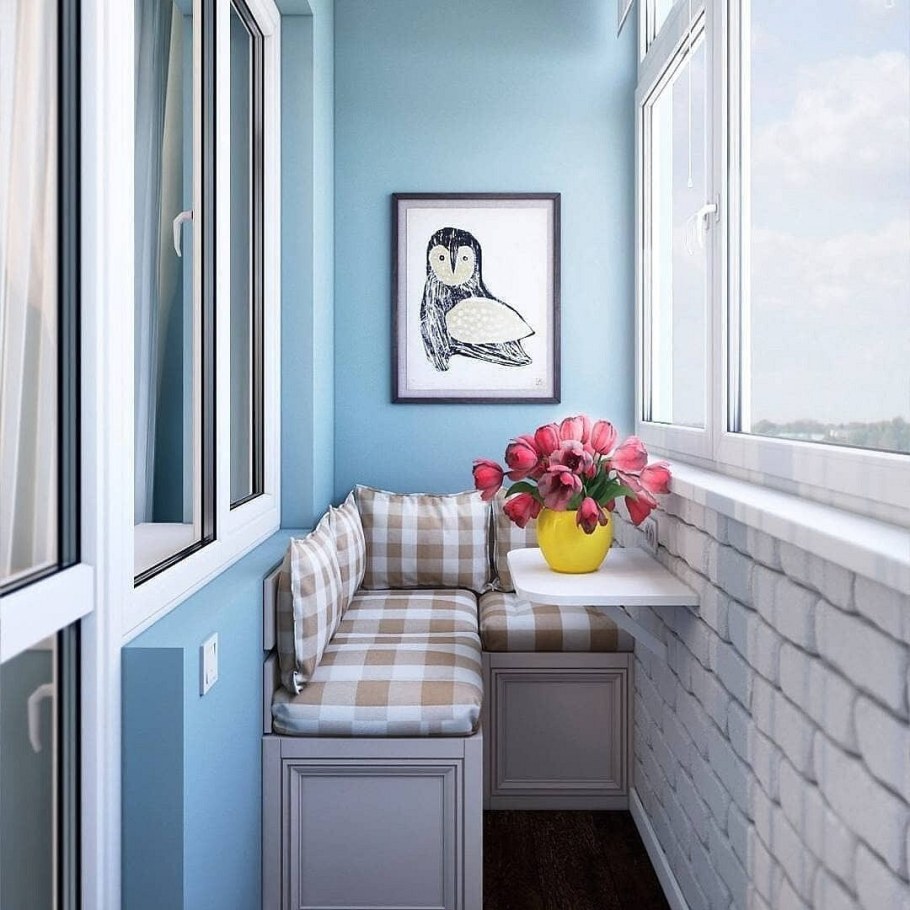 Маленький узкий балкон