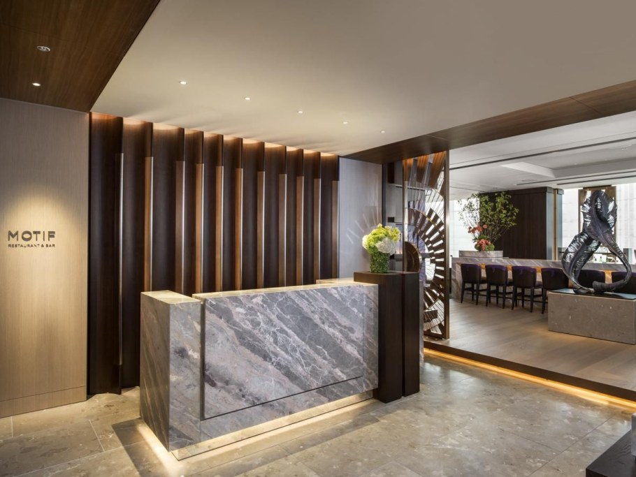 Four Seasons ресепшн