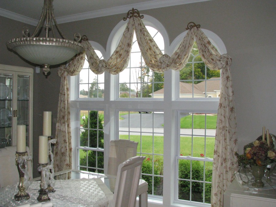 Декорирование арочного окна