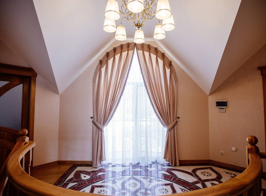 Шторы на круглое окно