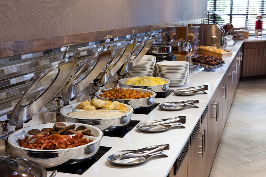 Завтрак «шведский стол» Хилтон