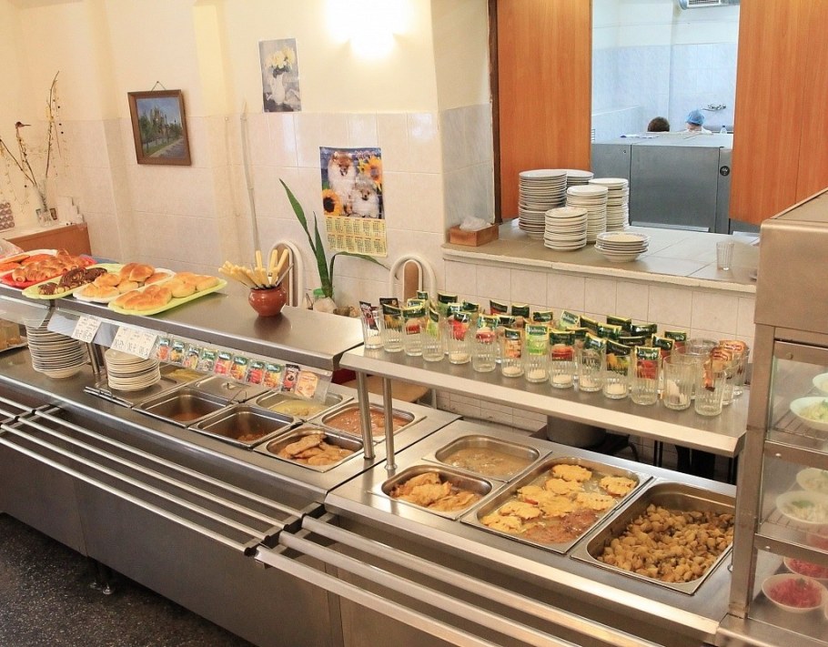 Раздаточная в столовой
