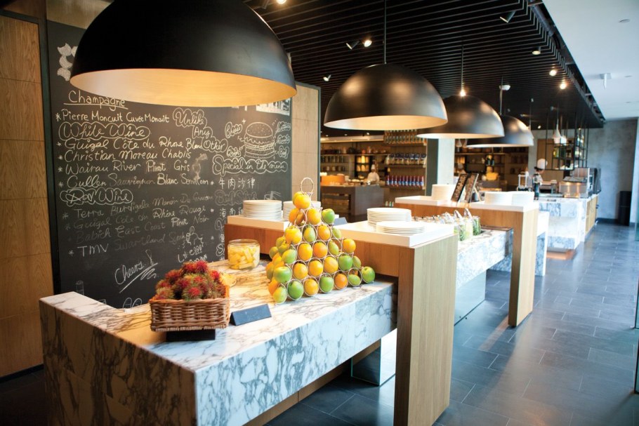 Интерьер ресторан шведский стол