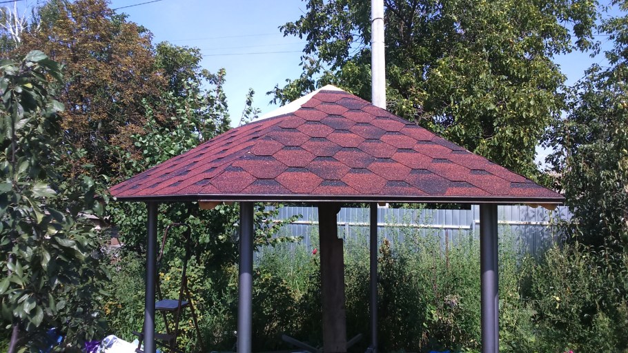 Беседка из мягкой кровли