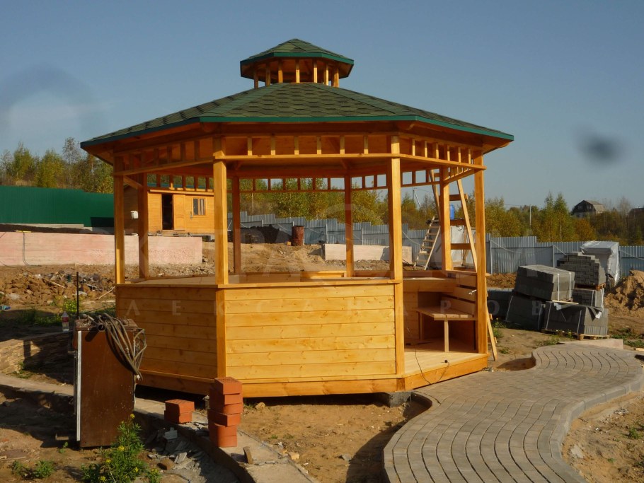 Беседка с мягкой кровлей