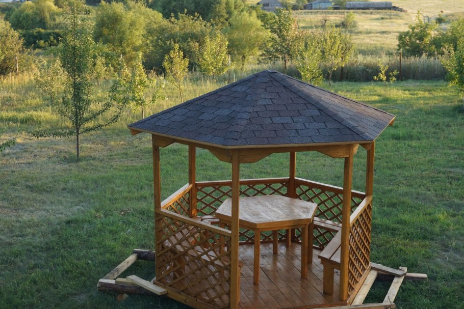 Шестигранная беседка