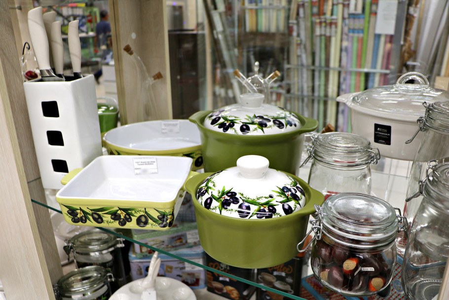 Самый большой магазин посуды